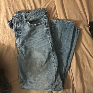 Brand: Old Navy Size: 8
OG Straight High Rise